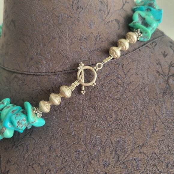 Handcrafted Chunky Turquoise Nugget Beaded Necklace With Toggle Clasp - Picture 6 of 7